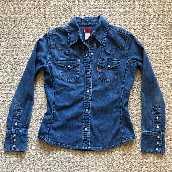 Fitted Levi’s Denim Button Up Shirt - Picture 1 of 3